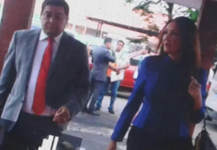 Zulema Sucre, ex viceministra al llegar a la audiencia 