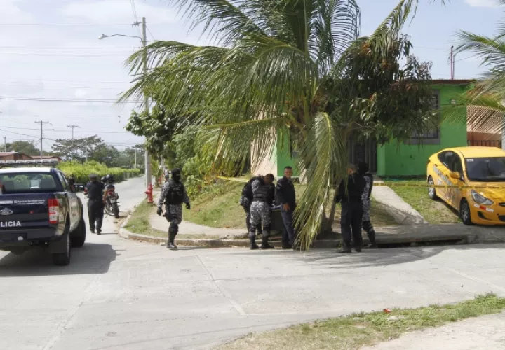 Imágenes del levantamiento del cadáver en la residencia de la víctima, ubicada en Cabra de Pacora,  Edwuard Santos 