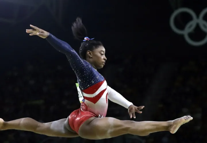 Simone Biles, en su actución en los Juegos Olímpicos 2016. AP