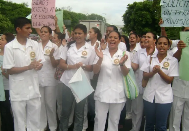 Técnicos de la salud: Gremios, como los técnicos, han logrado incrementos salariales debido a las constantes protestas. No obstante, el camino no ha sido fácil porque para lograr esta medida han paralizado el sistema. 