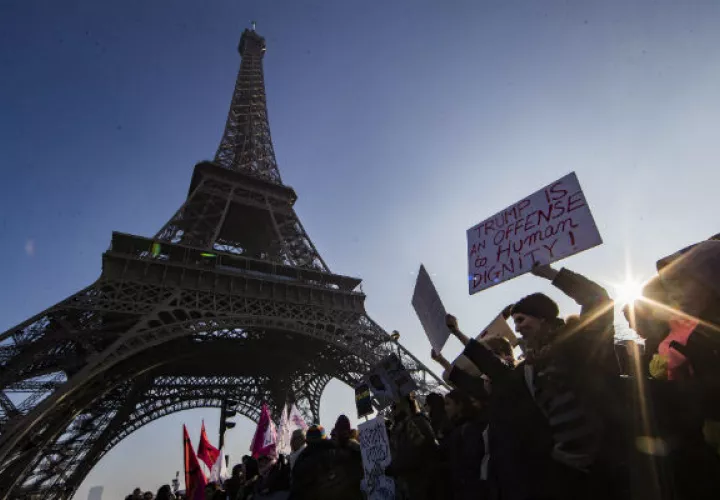  La Torre Eiffel en París fue el punto de una marcha contra Donald Trump recientemente.
