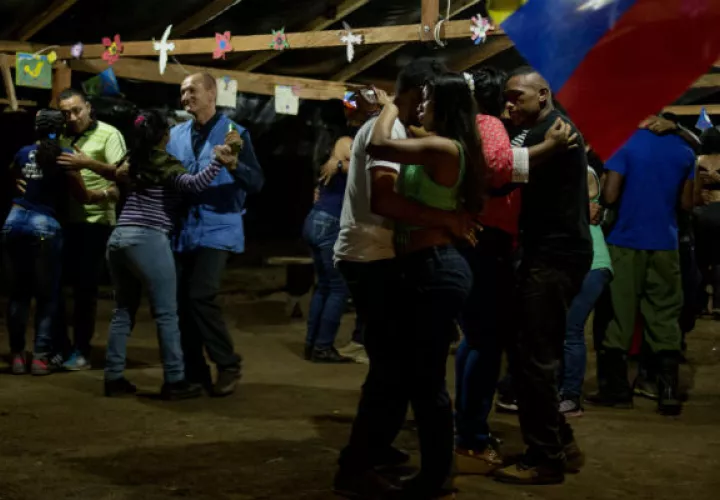 Las Farc celebraron con una fiesta las últimas horas del 2016 y le dieron la bienvenida al 2017. FOTO/EFE