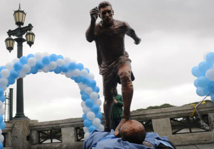 Imagen frontal de al estatua de Messi./ Foto Cortesía