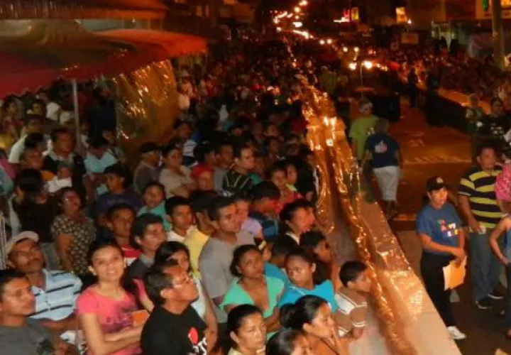 La logística ya se encuentra preparada para que miles de personas lleguen a partir de las 7:00 p.m. Foto: José Adames.