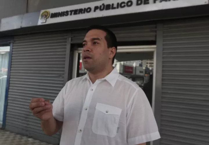 Estas complicaciones al adquirir copias del expediente del caso Odebrecht es violatorio. Víctor Arosemena 