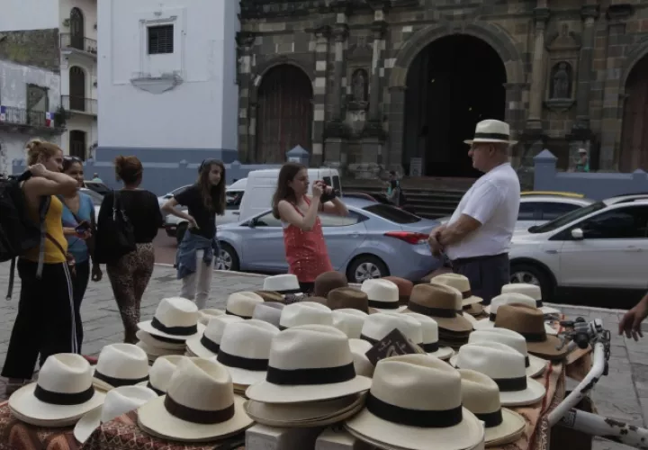 La entrada de turistas al país bajó 0.9%, según la ATP. Archivo