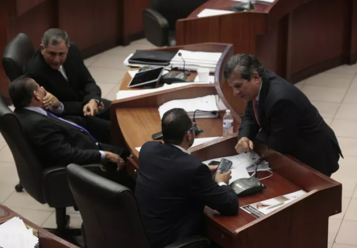 José Luis Varela estuvo presente en la votación del proyecto. Víctor Arosemena
