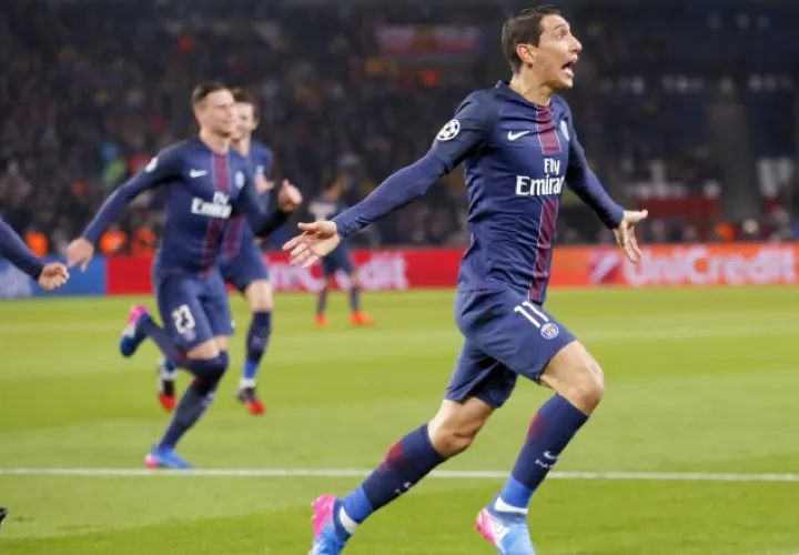 Ángel Di María celebra una de sus dos anotaciones ayer en París contra el Barcelona español. AP