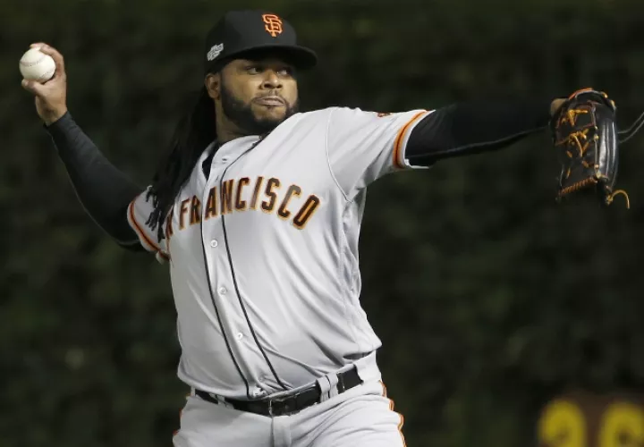 Johnny Cueto tiene contrato hasta la campaña de 2021. /Foto AP