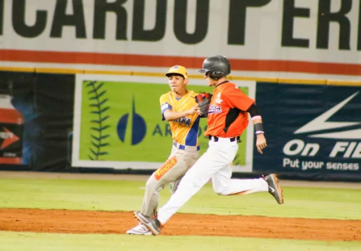Los herreranos y santeños pusieron a gozar a la gran afición que los respaldó anoche en el estadio Rod Carew de la ciudad capital. /Foto Alexander Santamaría