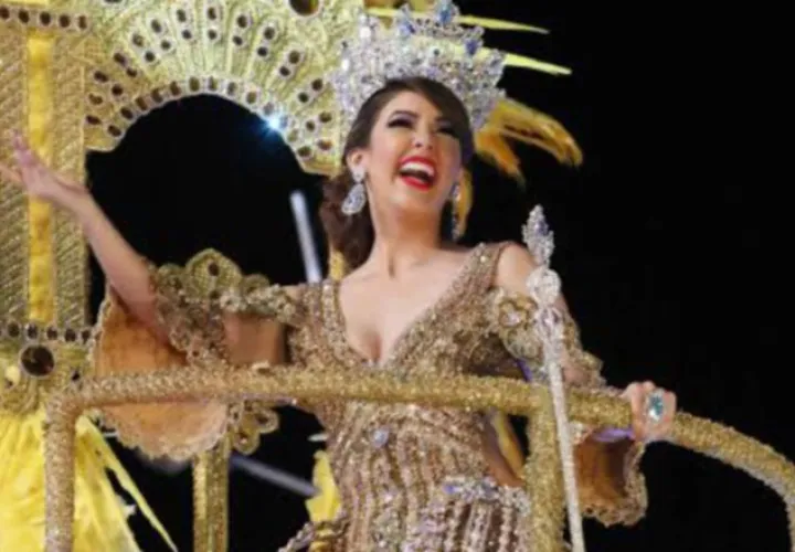La reina estuvo lista para recibir el entierro de la sardina. /Foto Jaime Cordero