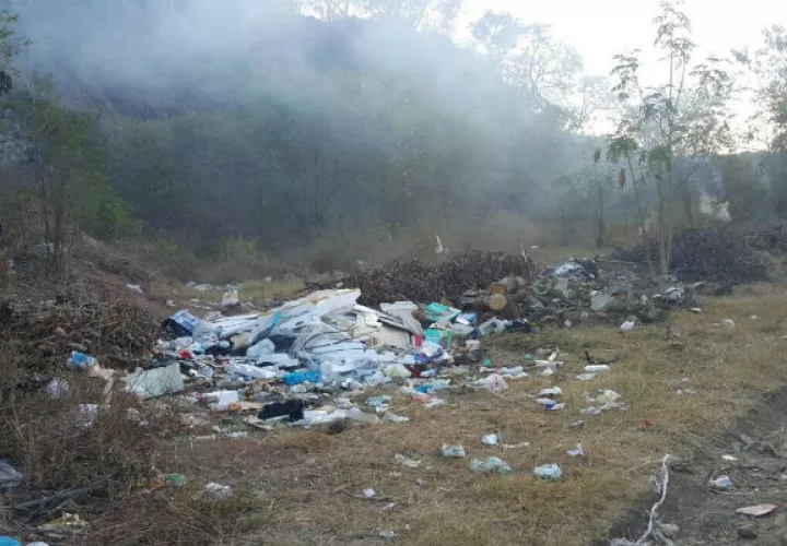De acuerdo a registros de la empresa Sacosa, actualmente un 15% de la  población de Santiago no paga por el servicio de recolección de basura. Fotos: Víctor Eliseo Rodríguez. 