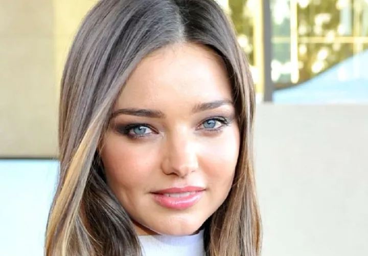 La modelo australiana Miranda Kerr nos ha demostrado que... ¡podemos llevar el ahumado también de día!  Archivo
