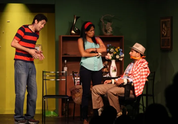Eric De León, Idania "Kiki" Ceville y Jesús Jaén Montenegro. Paco es el que armó todo el enredo. Ahora la situación toma otro giro... /Foto Aurelio Herrera Suira 