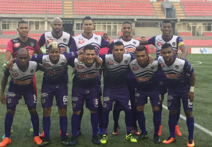 Atlético Veragüense se mantiene en la parte alta de la tabla. /Foto @LPFpanama 
