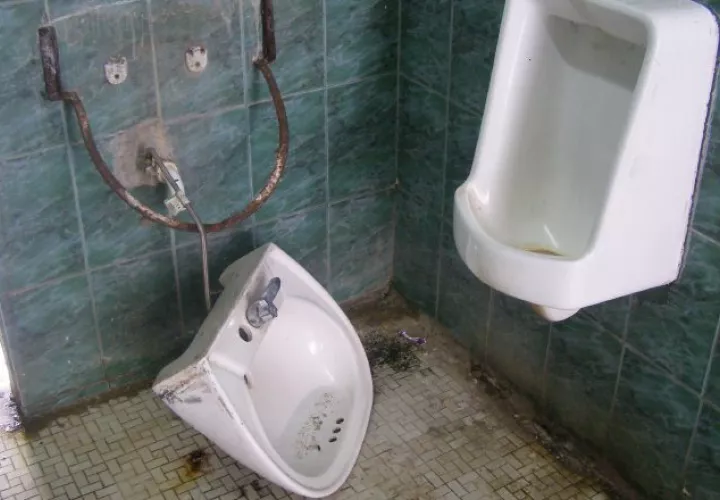 Baños sin poder utilizarse. /Foto Archivo