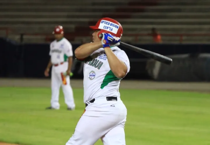El artillero Carlos Xavier Quiroz es el mejor bateador de Chiriquí con promedio de .393 y es el máximo productor de carreras con 11. /Foto Anayansi Gamez