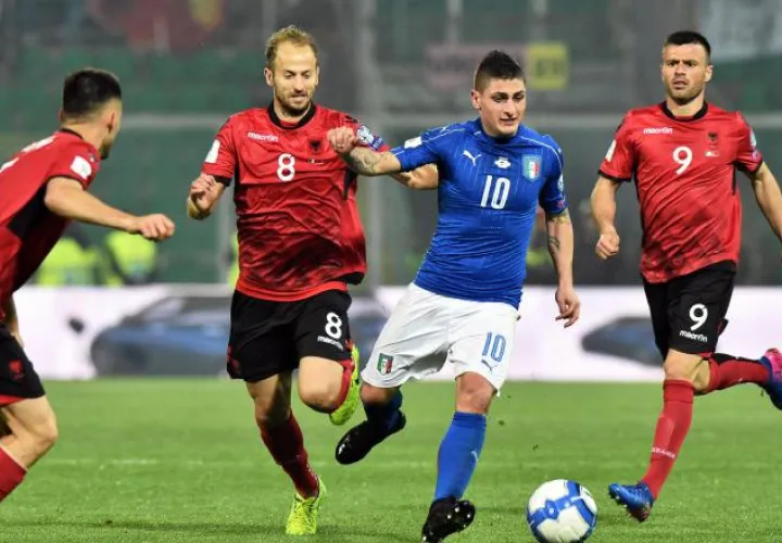 Marco Verratti (10) conduce el balón. /Foto AP