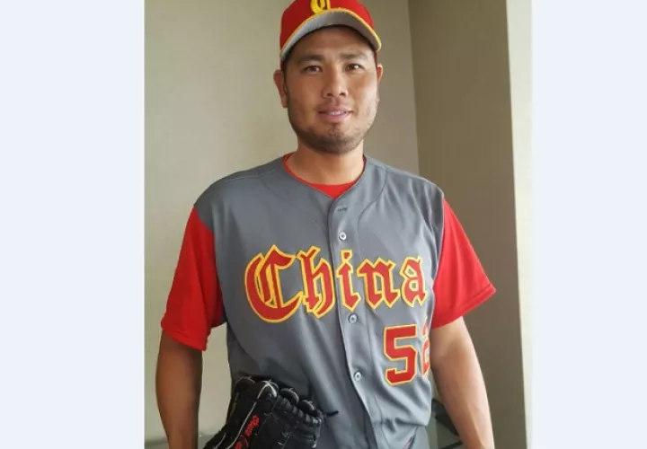 Chen con el uniforme chino.