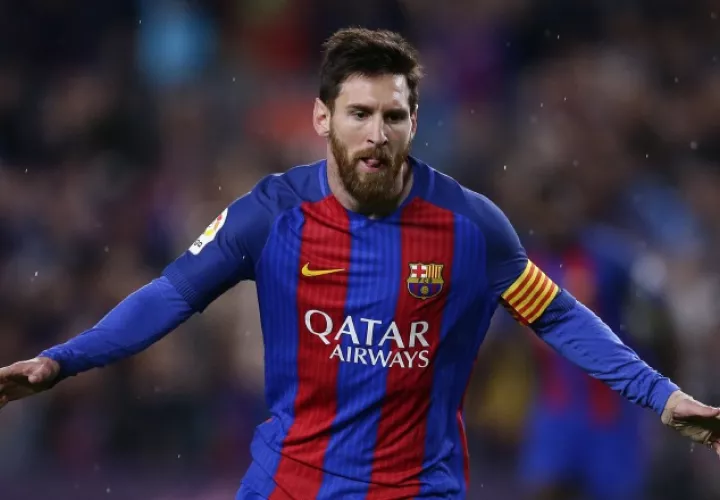 El astro argentino celebra su primera anotación. EFE