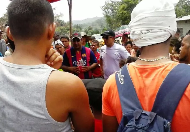 Autoridades de Arraiján fueron sorprendidas organizando la invasión de terrenos privados. /Foto Cortesía