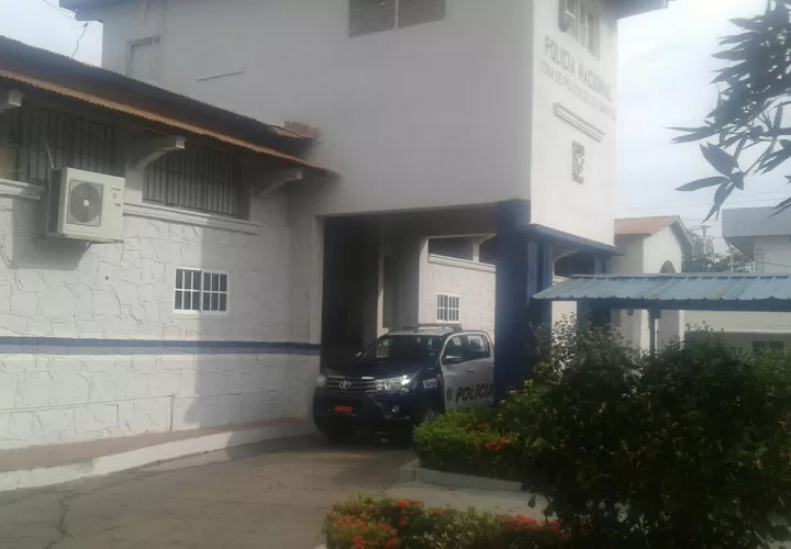 La policía lo sorprendió. Foto: Zenaida Vásquez. 