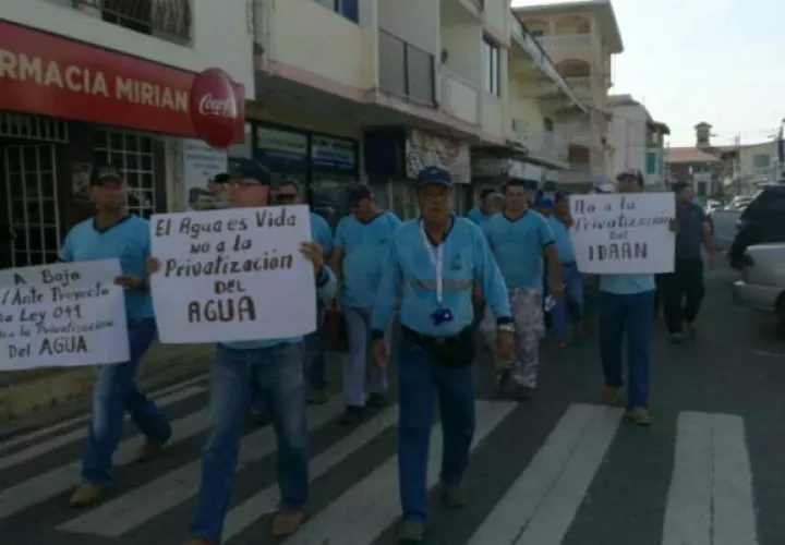 Se han manifestado en las vías. Foto: Zenaida Vásquez. 