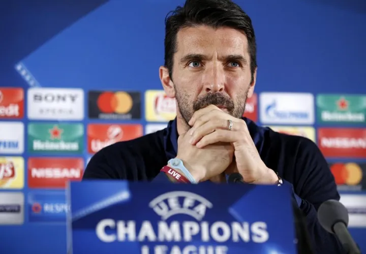 A Buffon le hace falta la Champions.