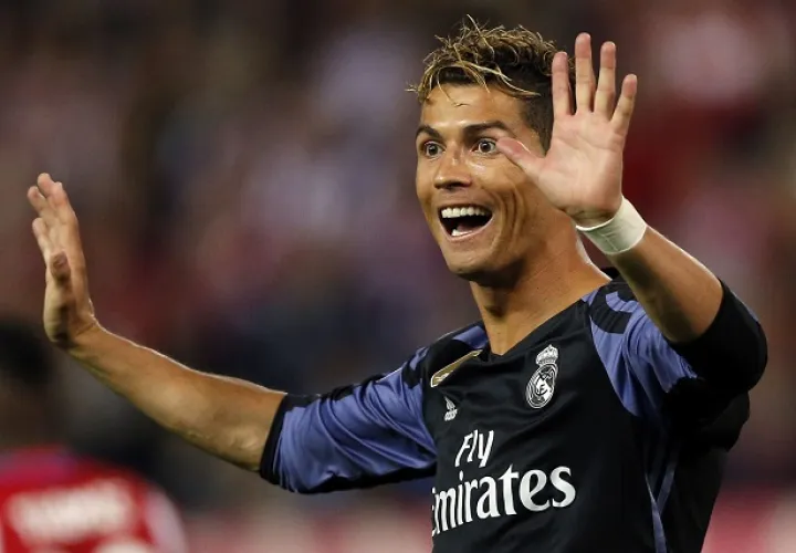 Cristiano Ronaldo (10) llega a la final a un gol de Messi.