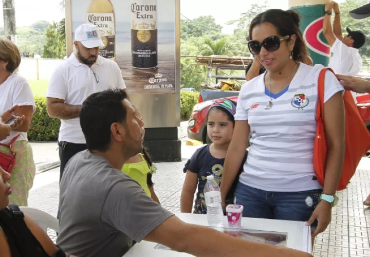 Jóvenes  participaron  de la inscripción. /Foto Archivo 