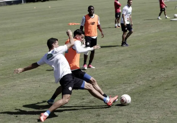 Entrenamiento del seleccionado costarricense con vistas a los partidos eliminatorios. /Foto EFE