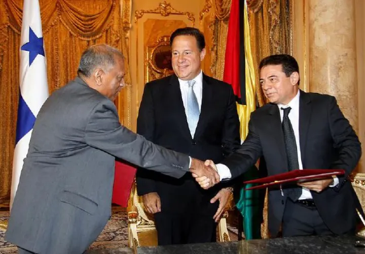 En agosto de 2014, frente al presidente Varela, el viceministro de Agricultura de Panamá, Esteban Girón, y el entonces ministro de Agricultura de Guyana, Leslei Ramsammy, firmaron el acuerdo de importación de arroz disfrazado como acuerdo de cooperación.