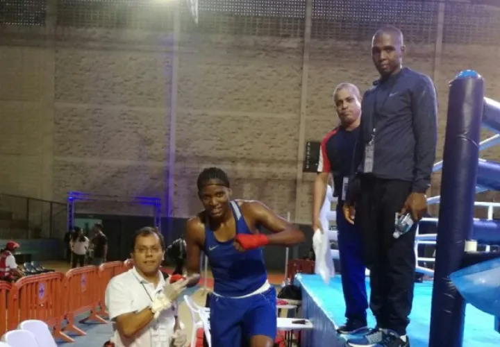 Atheyna Bylon (centro)  debutó con triunfo. /Foto Tomada de Twitter
