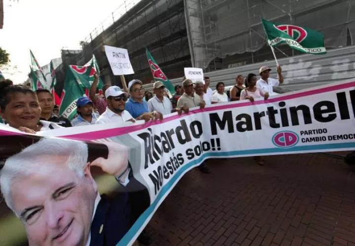 En las principales urbes del país, simpatizantes han salido a la calle a mostrar su apoyo a Martinelli. Archivo 