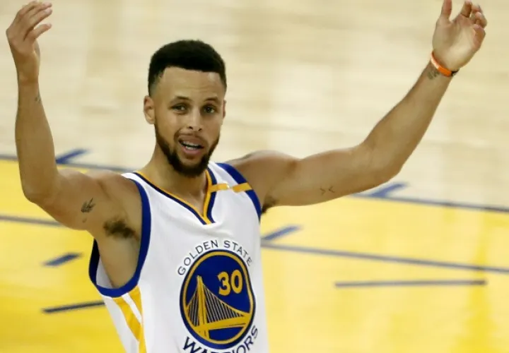 Curry mejoró en el quinto partido.