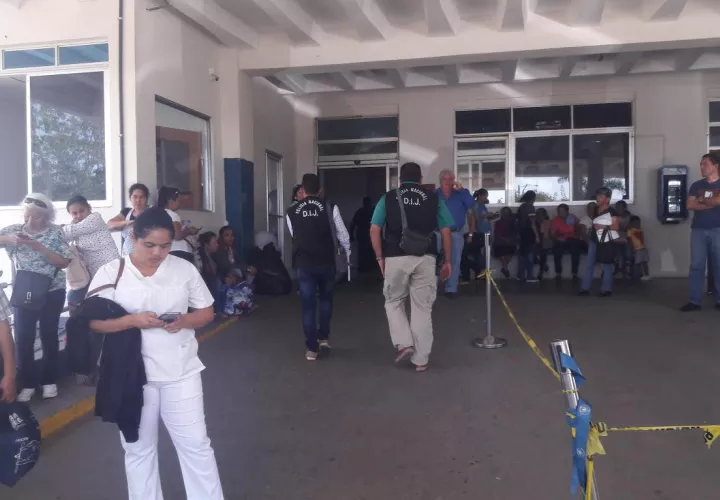 En el hospital los galenos dictaminaron la muerte del menor. 