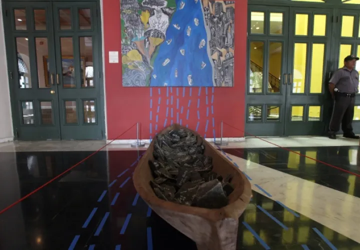 Trabajo de Toledo. Se  exhibe en el Museo del Canal de Panamá..