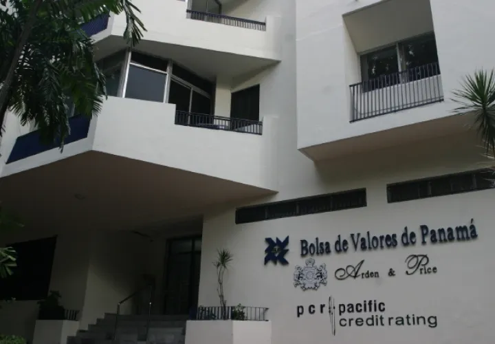 La principal baja se dio en el mercado primario, que se desplomó $1,080 millones. /Foto Archivo