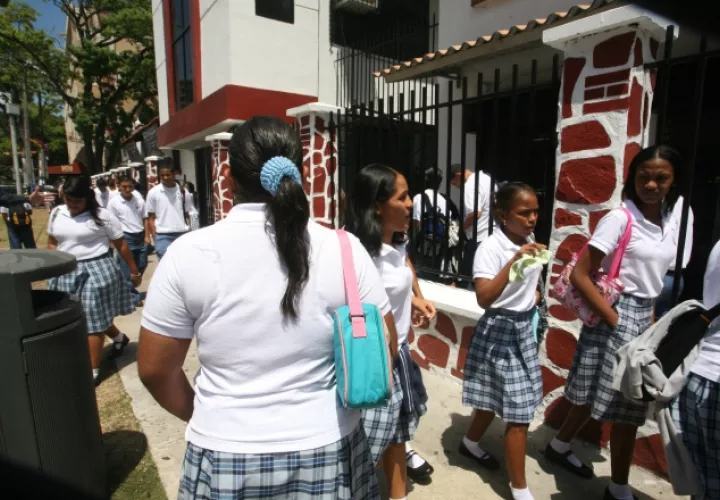 La clase media profesional se prepara para un nuevo golpe a sus bolsillos, esta vez, de parte de la educación particular. /Foto Archivos