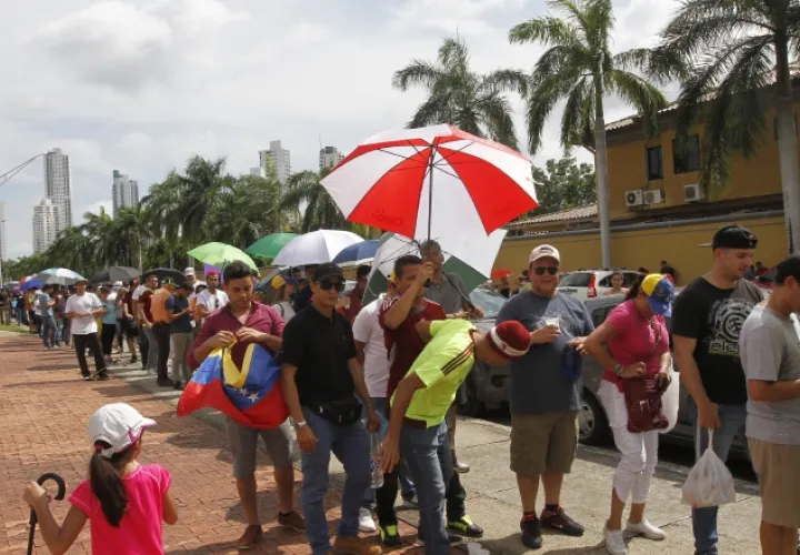 Más de 50 mil venezolanos acudieron a votar el domingo en un ensayo de referendo en la ciudad de Panamá y Chiriquí. /Foto Edwards Santos