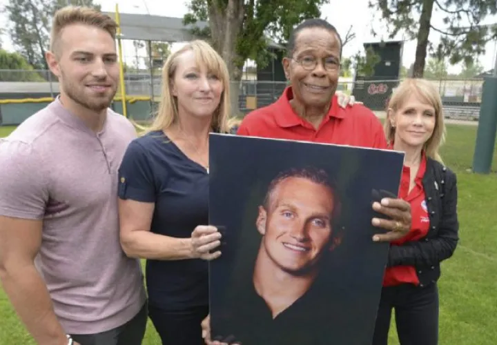Austin Reuland (izq.) junto a su madre,  Rod Carew y la pareja de la leyenda panameña en una de las frecuentes reuniones que han sostenido desde que se conocieron. American Heart Association 