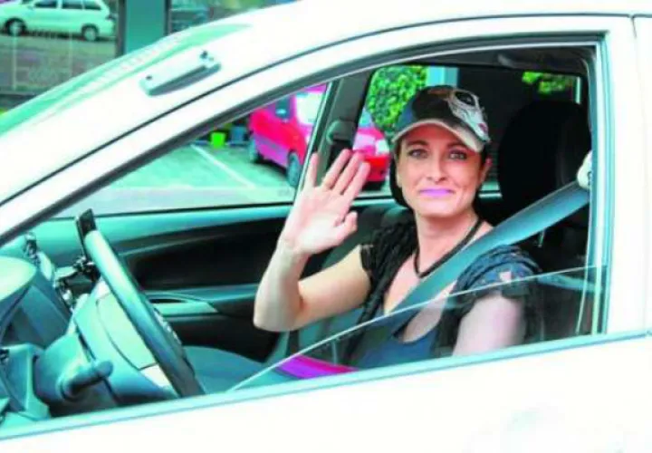 Alejandra Procuna de actriz exclusiva pasa a taxista de uber.
