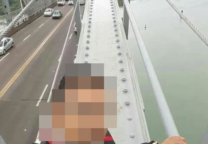 El sujeto se tomó una foto para llamar la atención en redes / Foto: redes sociales.