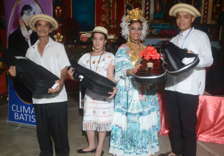 Ganadores del concurso de violines. Foto: Zenaida Vásquez 