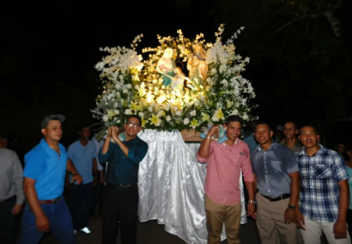 Muy concurrida y llena de tradición resultó la procesión en Santa Ana de Los Santos. Foto; Zenaida Vásquez