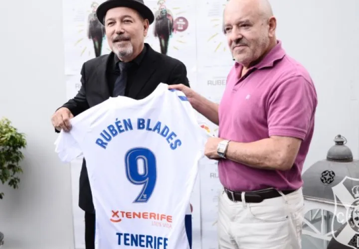 Rubén Blades en la presentación de la camiseta del Tenerife. Foto CD Tenerife