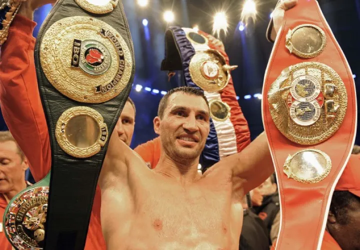 Wladimir Klitschko y su hermano Vitali dominaron su categoría. /Foto AP