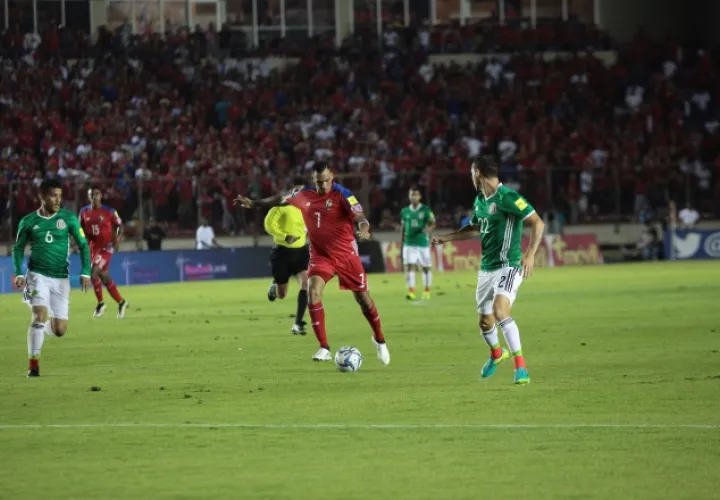 El delantero internacional Blas Pérez (Cent) fue convocado para enfrentar a México. /Foto Anayansi Gamez