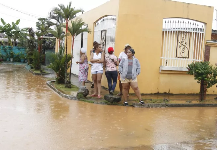 Familias humildes pagan alto costo de las inundaciones en sectores como Don Bosco y Juan Díaz. /Foto Edwards Santos