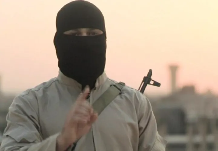 Imagen de TV en la que un terrorista del grupo yihadista Estado Islámico (EI) amenaza a España. /Foto EFE